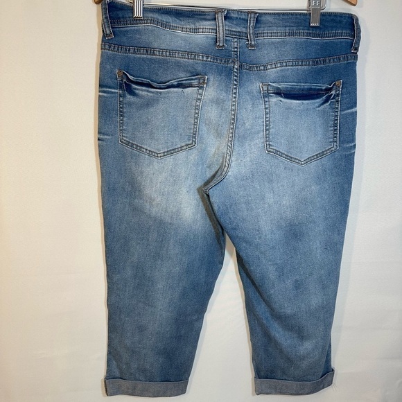 Faded Glory Light Wash Blue Denim Capri Jean Cuffed Hem Zipper Button Pockets 14 - Picture 2 of 9